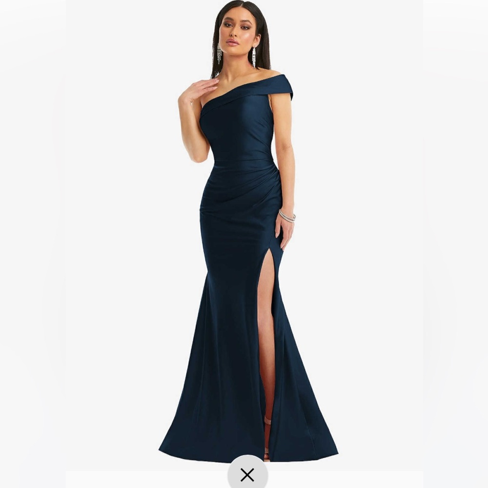 NWT Cynthia & Sahar Elegant Midnight Blue Evening Gown